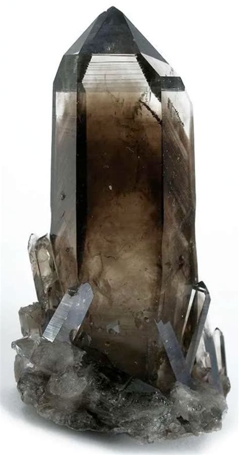 茶水晶五行|茶晶/煙晶/煙水晶｜Smoky Quartz【功效/顏色/評級/脈 